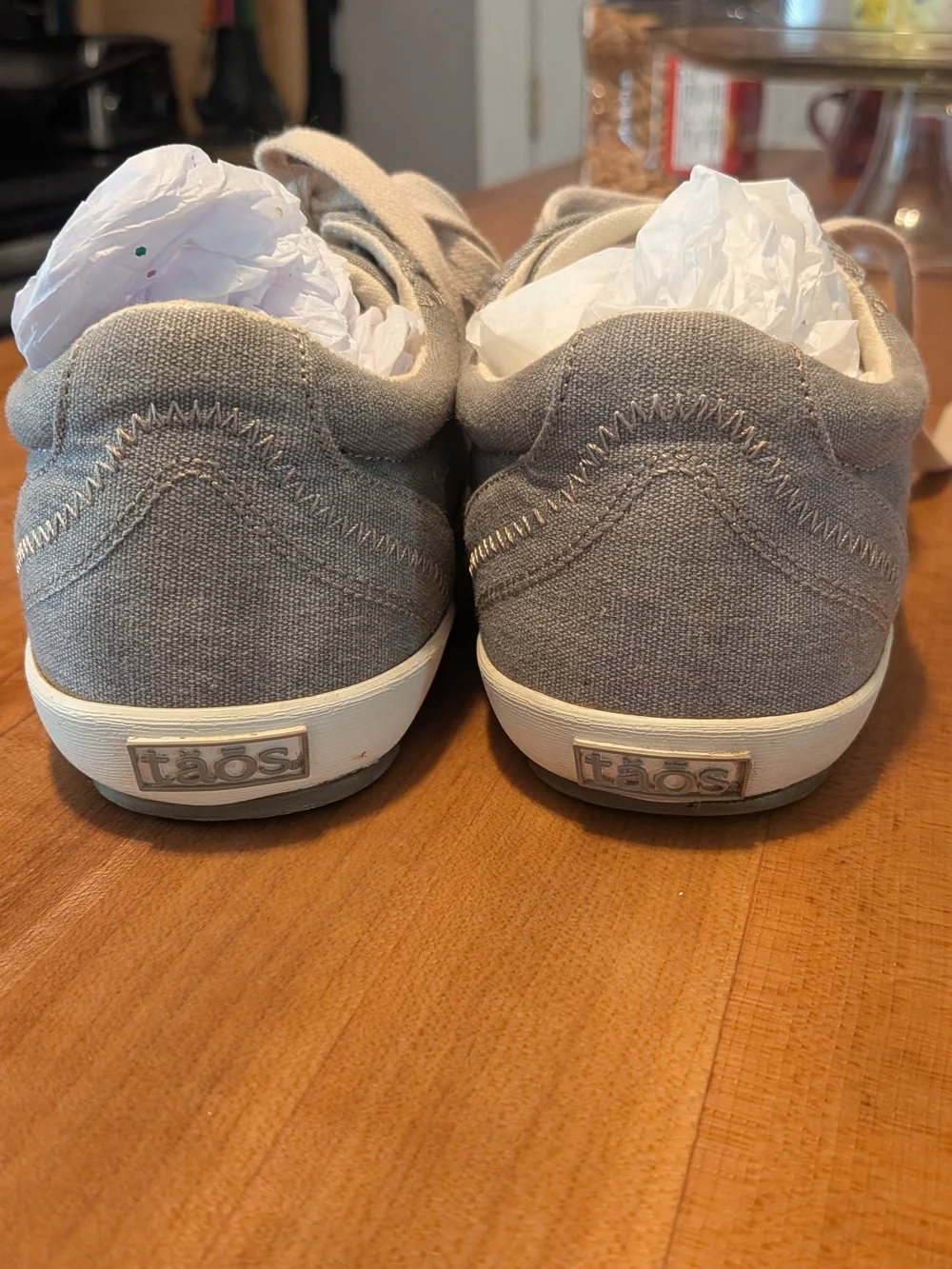Taos Footwear Gray Canvas Low-Top Sneakers with Cream Laces 7W - Picture 9 of 10
